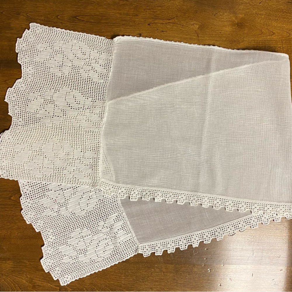 Vintage Crocheted White Buffet or Dresser Scarf